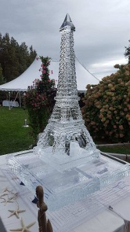 Eiffel Tower in center of 40 inch x 40 inch tray
