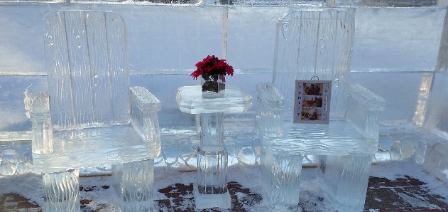 Ice Thrones on each side of Table