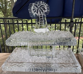 Ice Matters - two tier tray with snowfilled palm tree topper