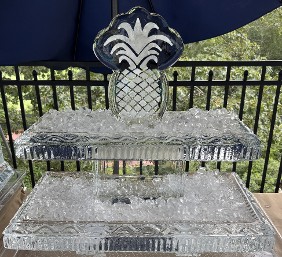 Ice Matters - two tier tray with snowfilled Pineapple topper