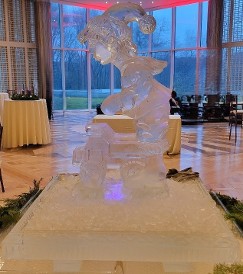 Ice Matters - Elf in center of 40 inch x 40 inch tray