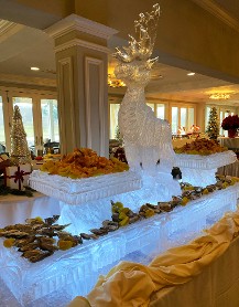 ice matters 80 inch base tray with raised side trays and reindeer in center