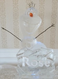 ice matters - olaf with snowfilled features and carrot nose and snowfilled plaque in front