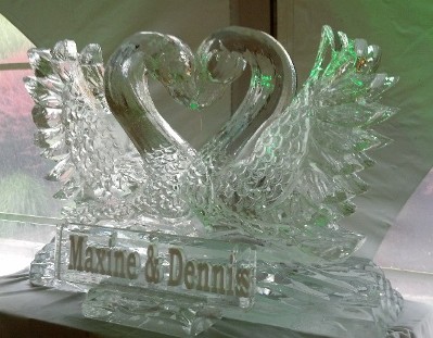 Single Block Kissing Swans with Snowfilled name plaque