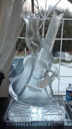 Single Pour drink luge - acoustic guitar with snowfilled logo